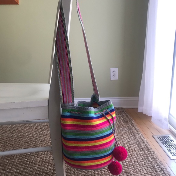 New: Wayuuchilabag Oversized Crossbody Bucket Bag with Pom Poms - Picture 8 of 16